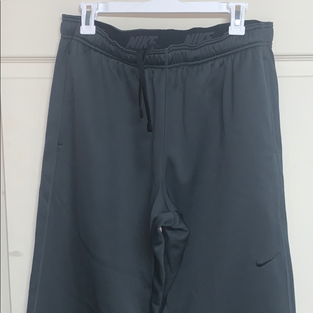 Men’s Nike straight leg sweatpants